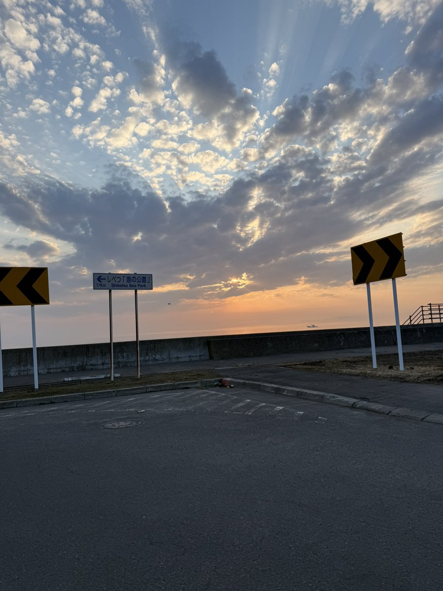 shiomeumisakana's tweet photo. 本日、出航前のお空です✨

#ゲストハウス
#民宿
#知床
#観光
#海産物
#北海道
#標津
#釣り
#野付半島
#漁師
#波心会 https://t.co/zM72SVhmdO