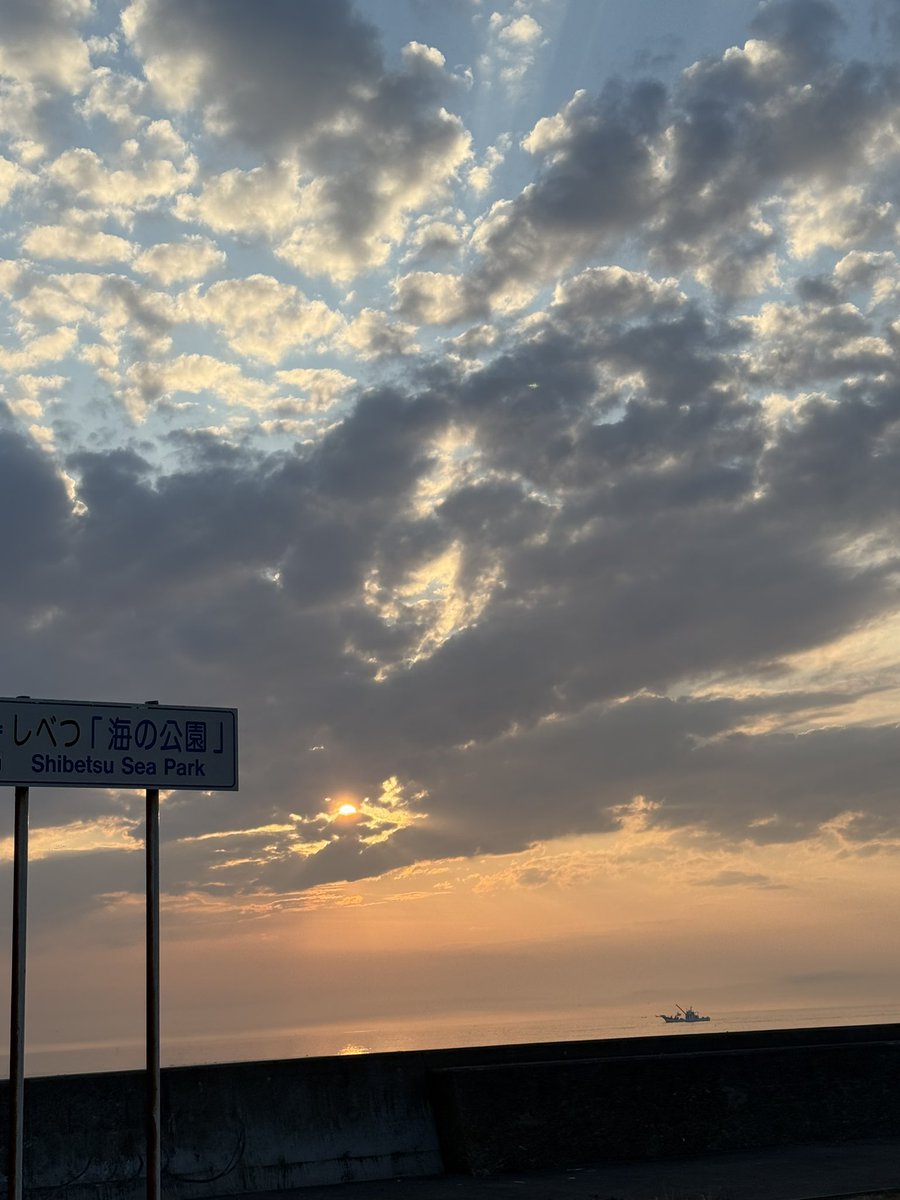 shiomeumisakana's tweet photo. 本日、出航前のお空です✨

#ゲストハウス
#民宿
#知床
#観光
#海産物
#北海道
#標津
#釣り
#野付半島
#漁師
#波心会 https://t.co/zM72SVhmdO