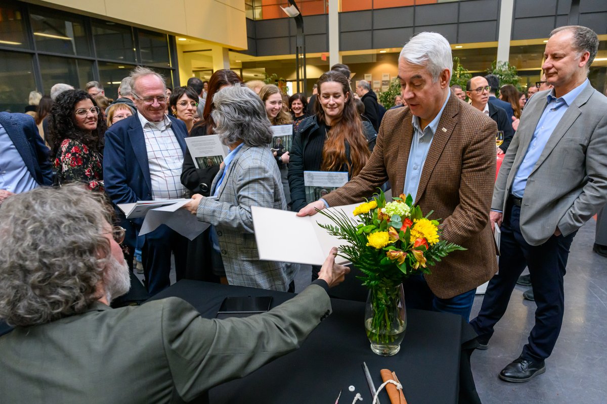 ✨ Nouvelle exposition de notre doyen Julien Poitras à ne pas manquer!

Plongez dès aujourd'hui au cœur de l'univers artistique de notre doyen Julien Poitras avec l'exposition : Le poids de nos traces, au pavillon Ferdinand-Vandry de l'Université Laval.👇
bit.ly/4cAXSIX