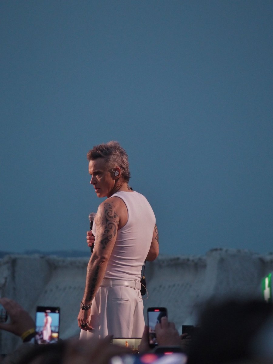 Robbie rules in Málaga <a href="/robbiewilliams/">Robbie Williams</a>