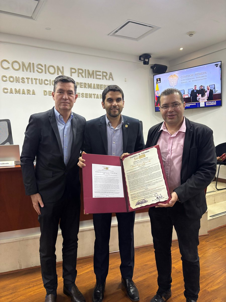 hernancadavidma's tweet photo. Hoy 9 de abril, día de las victimas en 🇨🇴para mí es un privilegio reconocer los 10 años de trabajo y dedicación de @Fevcol -Federación Victimas de FARC- 

Llegará el momento donde los victimarios no sean lo que se apropien de la historia https://t.co/Jesj87Ca5p