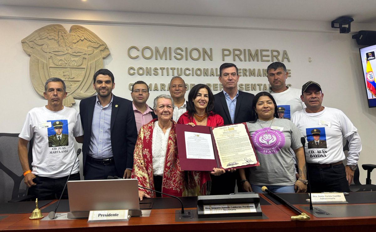 hernancadavidma's tweet photo. Hoy 9 de abril, día de las victimas en 🇨🇴para mí es un privilegio reconocer los 10 años de trabajo y dedicación de @Fevcol -Federación Victimas de FARC- 

Llegará el momento donde los victimarios no sean lo que se apropien de la historia https://t.co/Jesj87Ca5p