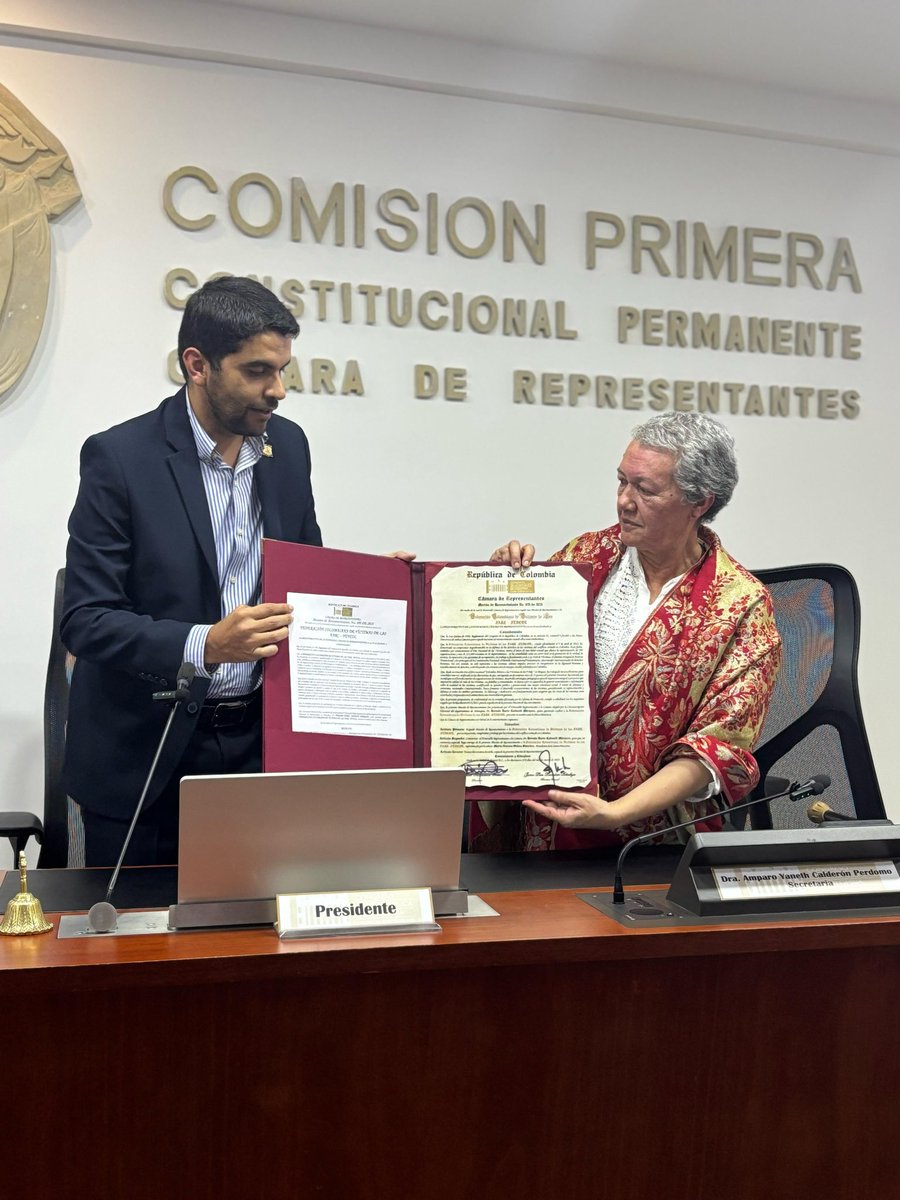 hernancadavidma's tweet photo. Hoy 9 de abril, día de las victimas en 🇨🇴para mí es un privilegio reconocer los 10 años de trabajo y dedicación de @Fevcol -Federación Victimas de FARC- 

Llegará el momento donde los victimarios no sean lo que se apropien de la historia https://t.co/Jesj87Ca5p