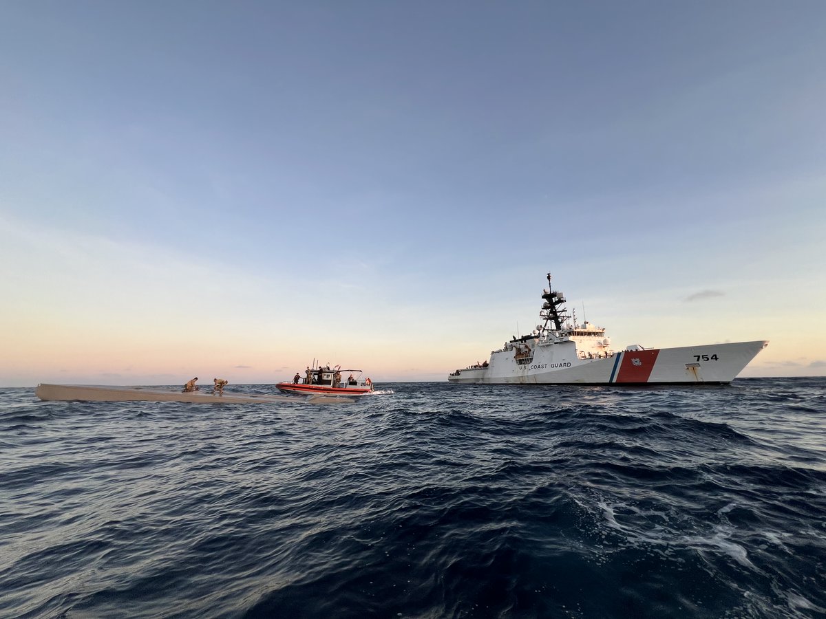 USCGSoutheast's tweet photo. #Breaking ❌❄️@USCG Cutter James' crew offloads +48, 400 lbs of illegal narcotics worth approx. $509M at @PortEverglades, Wed. The 11 cases happened in the Eastern Pacific &amp; resulted in the detainment of 34 suspected drug smugglers. @TheJusticeDept 
Read: https://t.co/woKVfFQi1H https://t.co/O8xeS6oCK2
