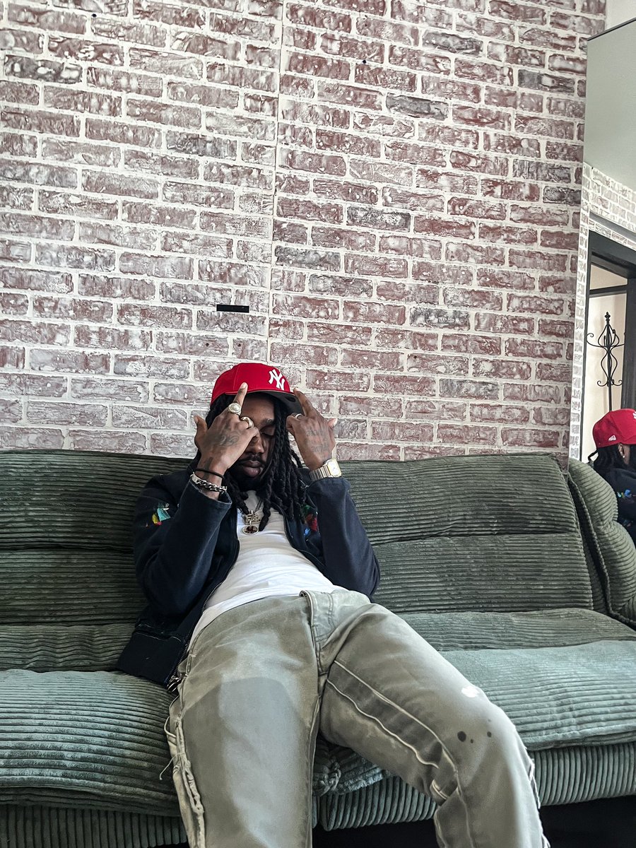 lacosablo's tweet photo. #WTHELLYYYYYY https://t.co/HztWjIlTuB