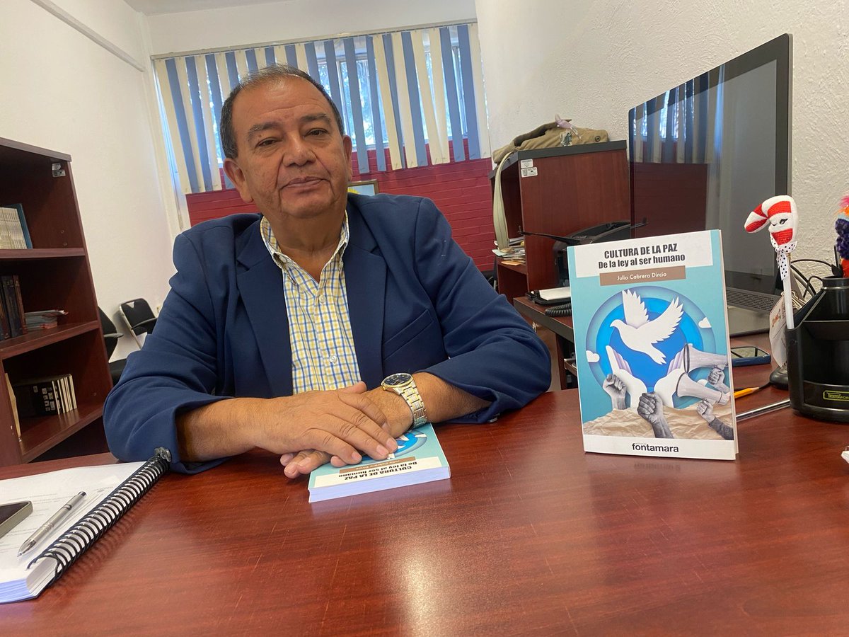uaemorelos's tweet photo. En la Facultad de Derecho y Ciencias Sociales de la #UAEM se presentó el libro “Cultura de la paz: un llamado a la justicia desde la humanidad”, de Julio Cabrera Dircio.
Una obra que propone nuevas formas de entender la paz y la justicia desde la perspectiva humana.
#FDyCS #UAEM https://t.co/yi7pgaKUeG