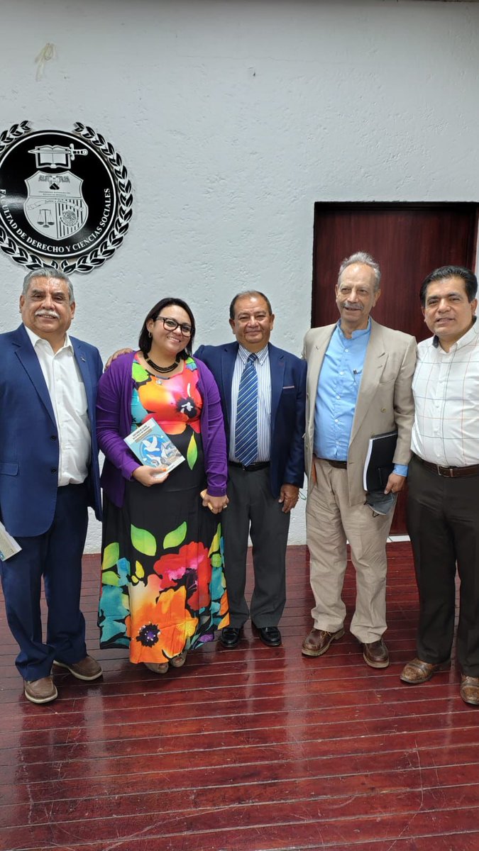 uaemorelos's tweet photo. En la Facultad de Derecho y Ciencias Sociales de la #UAEM se presentó el libro “Cultura de la paz: un llamado a la justicia desde la humanidad”, de Julio Cabrera Dircio.
Una obra que propone nuevas formas de entender la paz y la justicia desde la perspectiva humana.
#FDyCS #UAEM https://t.co/yi7pgaKUeG