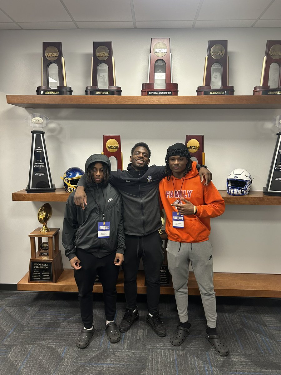 Jovan Green JR (@jovi_green23) on Twitter photo Had a amazing spring practice visit at <a href="/GoJacksFB/">SDSU Football</a> thanks for the invite <a href="/Coach_D_Coop/">Deontae Cooper</a> <a href="/ldbengtson/">Luke Bengtson</a> <a href="/ChongJonah/">Jonah Chong</a>
<a href="/CoachQuedenfeld/">Coach Quedenfeld</a> <a href="/CoachCano/">ONEighty Athletics</a> <a href="/BrotherRiceFB/">Brother Rice Football</a> <a href="/Green_boyz2026/">Jaylin & Jovan Green Jr</a> <a href="/EDGYTIM/">Timothy “EDGYTIM” OHalloran</a> <a href="/LemmingReport/">Tom Lemming</a> <a href="/PrepRedzoneIL/">Prep Redzone Illinois</a> <a href="/CoachBrownAK/">AthleticKonnectionTraining</a> <a href="/sixstarfootball/">Six Star Football | PLUS+</a> Had a amazing spring practice visit at <a href="/GoJacksFB/">SDSU Football</a> thanks for the invite <a href="/Coach_D_Coop/">Deontae Cooper</a> <a href="/ldbengtson/">Luke Bengtson</a> <a href="/ChongJonah/">Jonah Chong</a>
<a href="/CoachQuedenfeld/">Coach Quedenfeld</a> <a href="/CoachCano/">ONEighty Athletics</a> <a href="/BrotherRiceFB/">Brother Rice Football</a> <a href="/Green_boyz2026/">Jaylin & Jovan Green Jr</a> <a href="/EDGYTIM/">Timothy “EDGYTIM” OHalloran</a> <a href="/LemmingReport/">Tom Lemming</a> <a href="/PrepRedzoneIL/">Prep Redzone Illinois</a> <a href="/CoachBrownAK/">AthleticKonnectionTraining</a> <a href="/sixstarfootball/">Six Star Football | PLUS+</a>