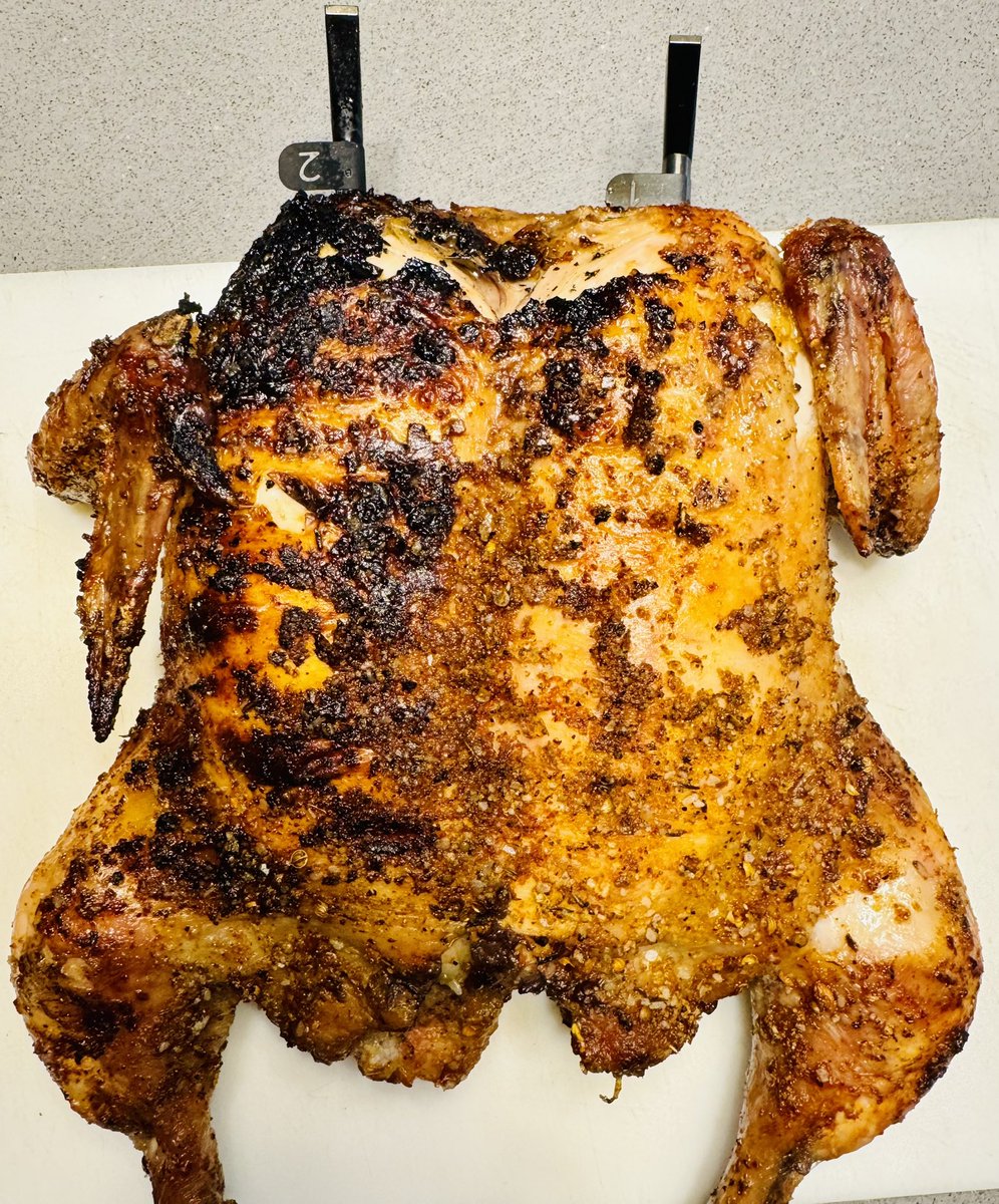 Scott_Pruzy's tweet image. Tonight’s spatchcock chicken!

#spatchcocked 
#chicken
#meater
#weber
#FoodieLife