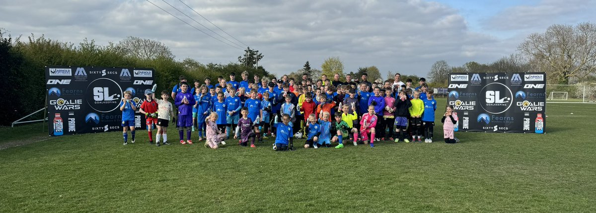 Scott Loach (@s1goalkeeping) on Twitter photo 🚨100 kids🚨
What a day, great to have so many goalkeepers to our camp, and some very top coaches too! 🚨100 kids🚨
What a day, great to have so many goalkeepers to our camp, and some very top coaches too!