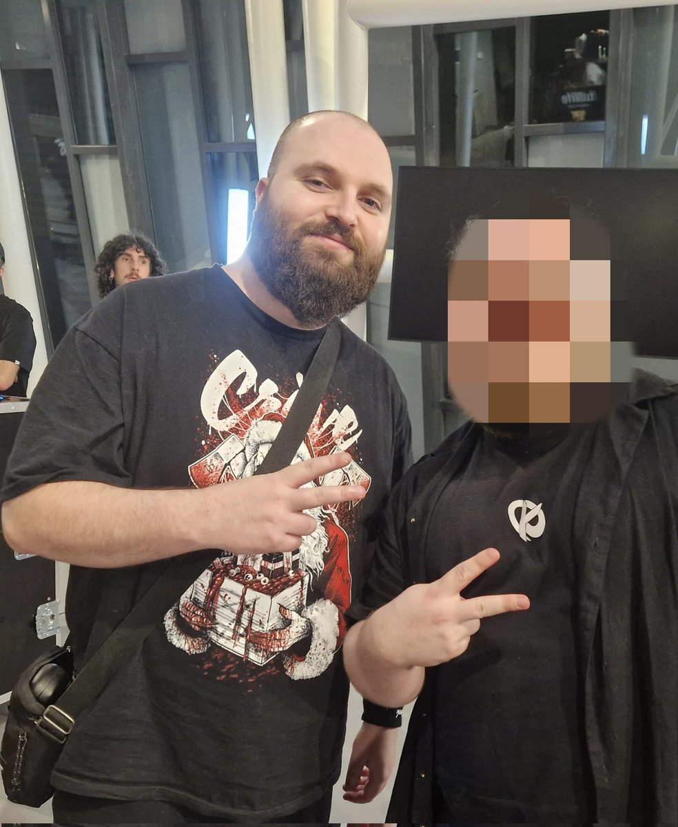 METALGWERS0LID's tweet photo. En sortant j'ai aussi croisé le seul et l'unique #slipix grâce à TATOU 🥰 https://t.co/BDsOeXQ3DV