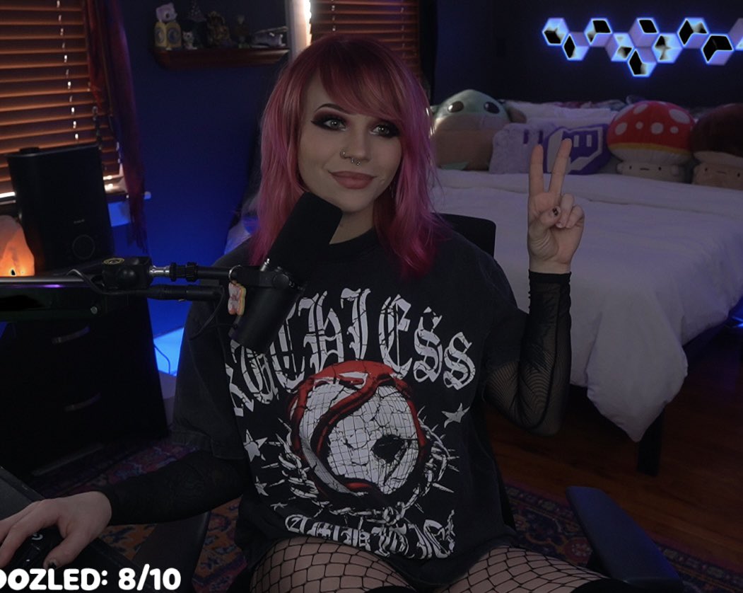 susravioli's tweet image. art giveaway, yapping, horror game! 
LIVE MEOW -&amp;gt; twitch.tv/suspiciousravi…