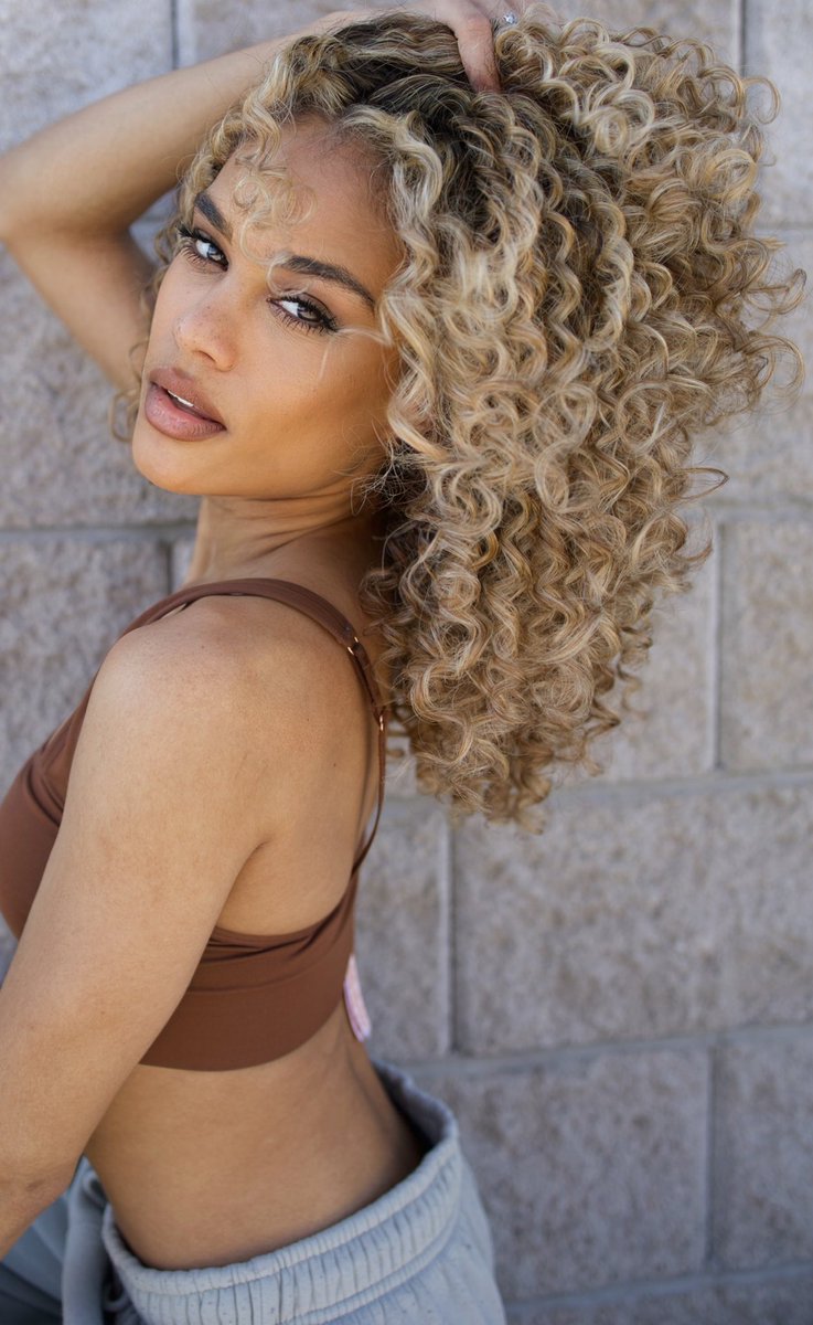 Hi 🫶🏾 

onlyfans.com/scarlitscandal