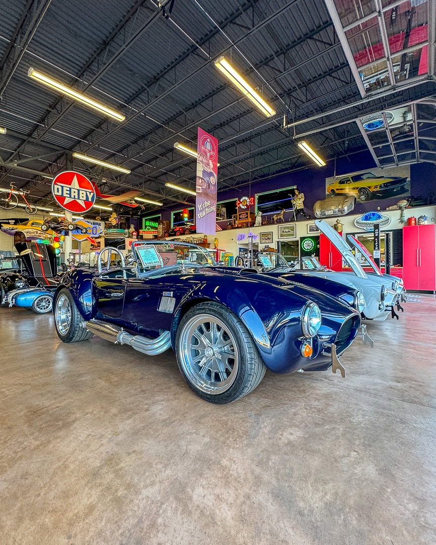 FastLaneSTL's tweet image. Watch out for that snake bite 🐍 #ShelbyCobra