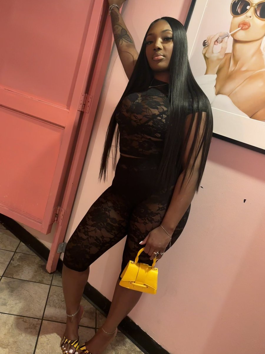 LB2xxx's tweet photo. Im on my 24th year of being that girl 🥰 #sexyaries♈️ https://t.co/f1peyxl0cK