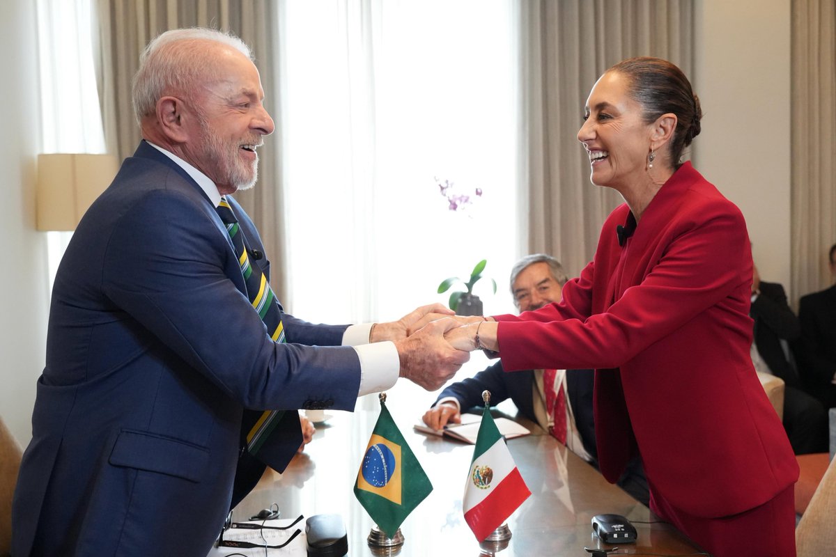Claudiashein's tweet photo. Previo a la IX Cumbre de la Celac en Honduras, conversamos con los presidentes de Uruguay, Yamandú Orsi Martínez; Guatemala, Bernardo Arévalo de León; Brasil, Luiz Inácio Lula da Silva; y Colombia, Gustavo Petro Urrego. Somos naciones hermanas que comparten una visión progresista.