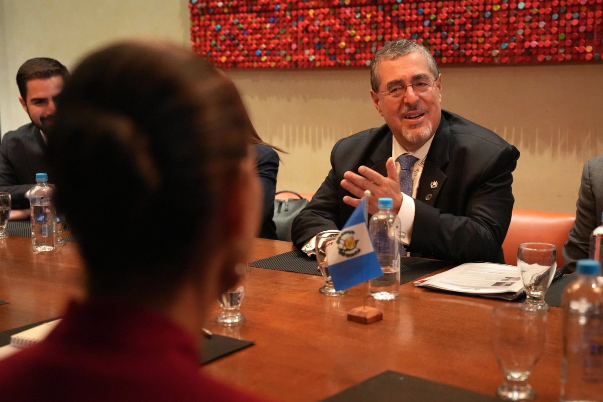 Previo a la IX Cumbre de la Celac en Honduras, conversamos con los presidentes de Uruguay, Yamandú Orsi Martínez; Guatemala, Bernardo Arévalo de León; Brasil, Luiz Inácio Lula da Silva; y Colombia, Gustavo Petro Urrego. Somos naciones hermanas que comparten una visión