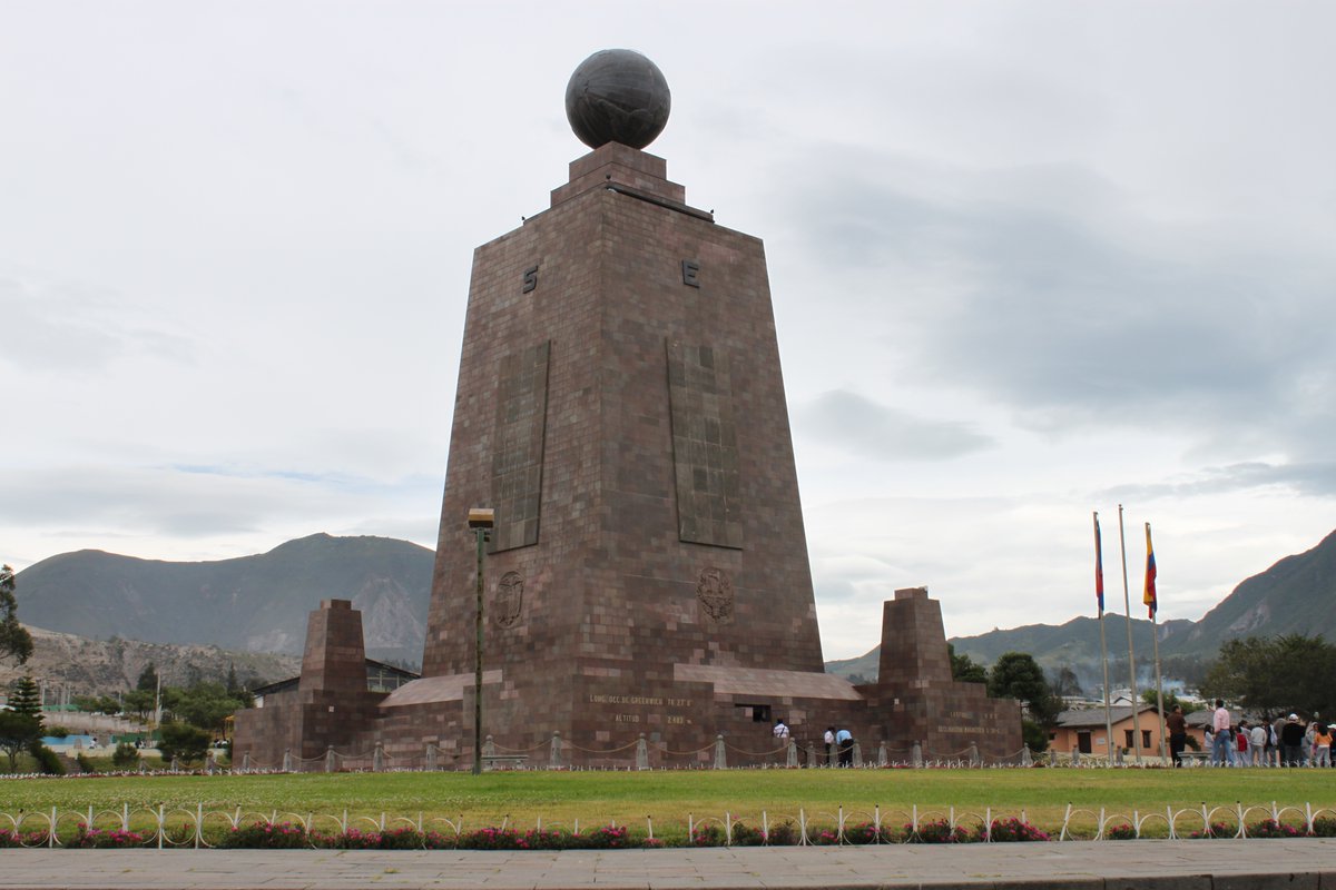 1007CRN's tweet photo. @jasonrowphoto Globe marks the spot - equator line in Ecuador 🌎 https://t.co/ibY5qcgm4c
