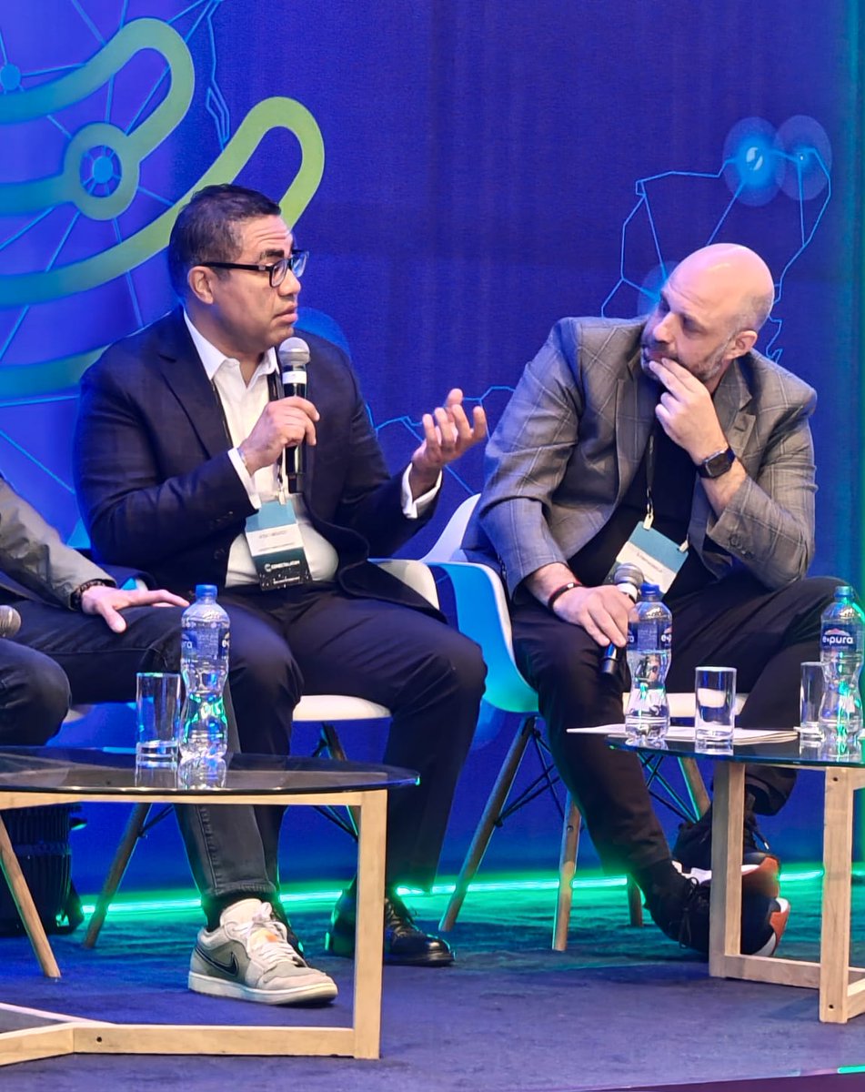 "Así es como vinculamos nuestra visión, ‘más que números, personas’: estructuramos la evolución de nuestros datos para poner al cliente en el centro y lograr una comunicación directa y significativa.”

- Joaquin Marco, VP Interino &amp; CIO de AT&amp;T México | <a href="/conecta_latam/">Conecta Latam</a>