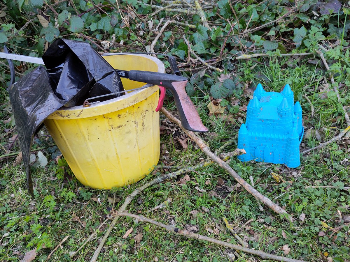 litter_lady's tweet photo. A #litter walk yesterday yielded a strange one. #Berkhamsted is just about as far from the sea as you can get. We do have a castle though...@cleanupbritain @KeepBritainTidy and now we have another...#randomfinds https://t.co/pAaG5x2L6l