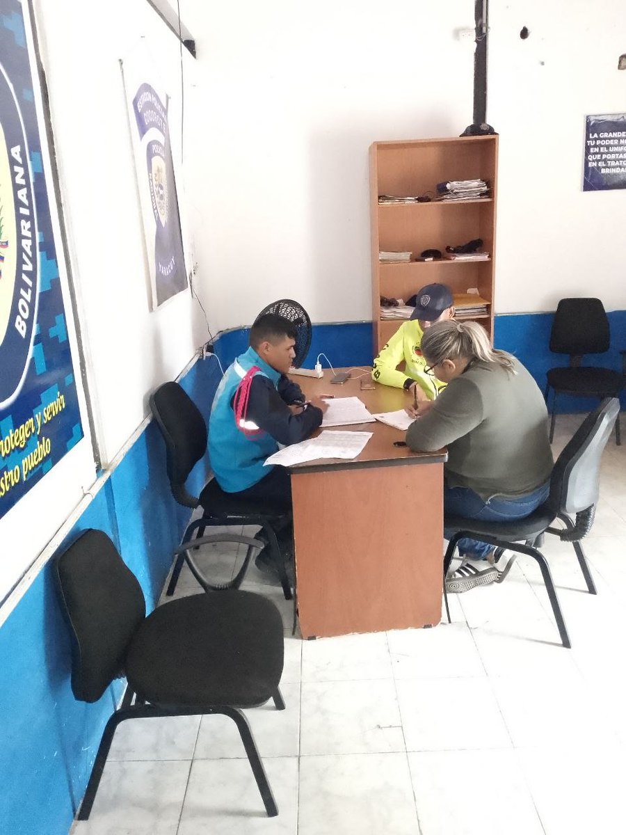 DDHHMIJ's tweet photo. Con un equipo de 12 funcionarios por guardia, se aseguró que se reciban y redirijan denuncias, así como realizar recorridos diarios para proteger a la comunidad. ¡Promoviendo siempre los derechos humanos!  

#SeguridadCiudadana #Yaracuy https://t.co/81wRmo2Bpn