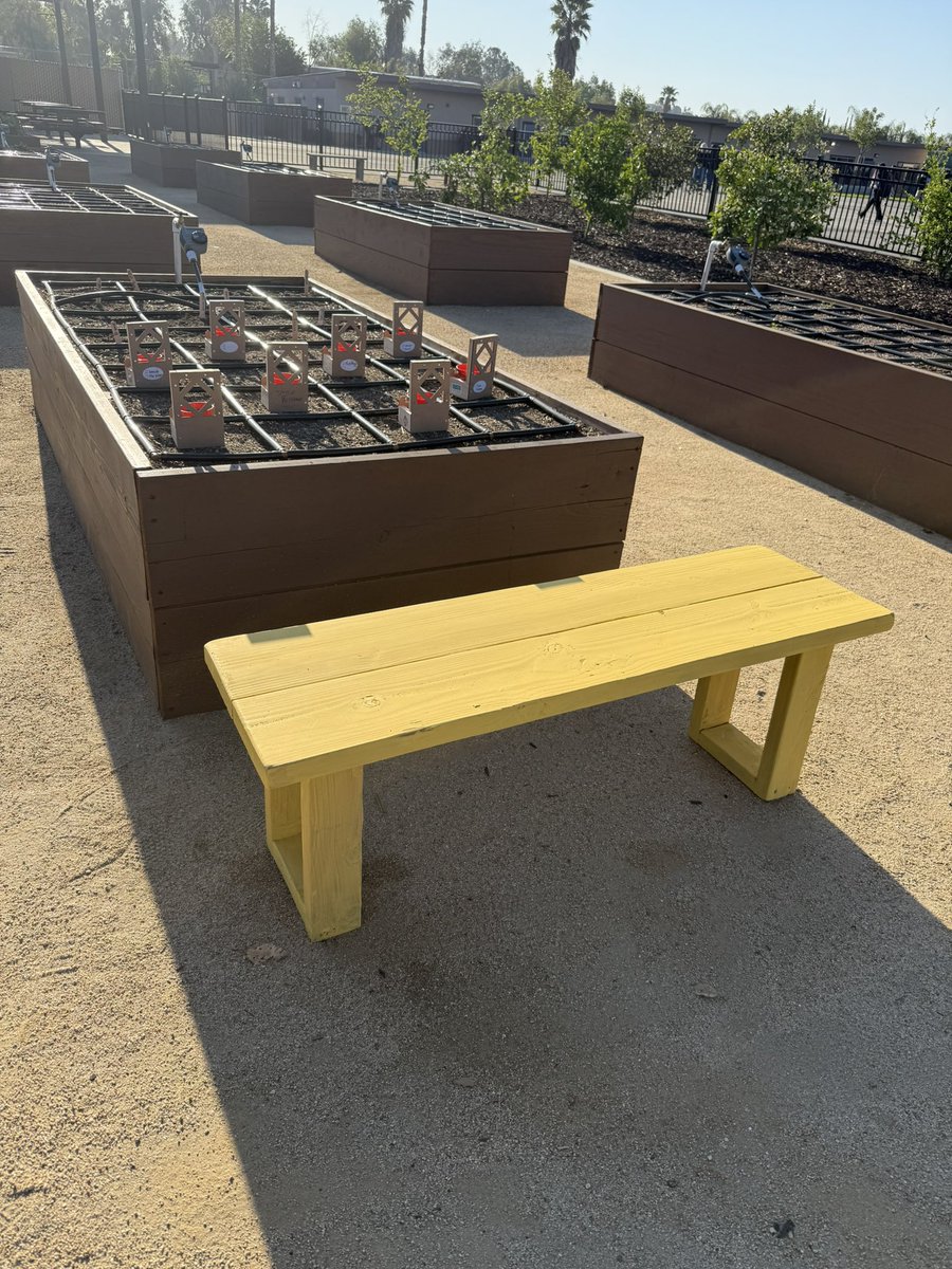 MakerTomasLib's tweet photo. Our garden is growing and we have amazing students in woodshop who have made some sitting areas. 💚 https://t.co/BTFF03Y9kz