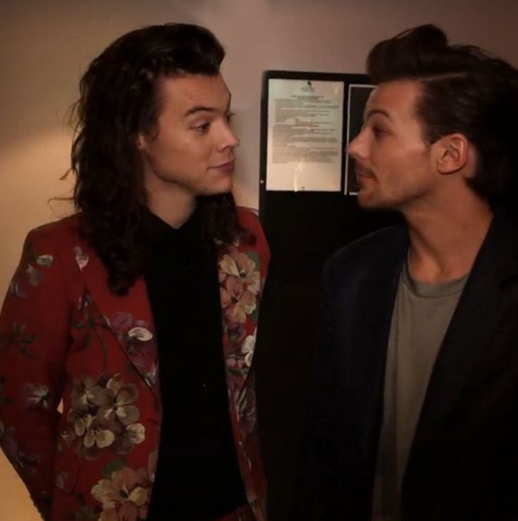 suefroog's tweet photo. Mrs. &amp; Mr. Tomlinson https://t.co/pRrvyWASQE