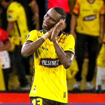 gatosessismo's tweet photo. 🎙 Khvicha Kvaratskhelia: “La celebración del gol es por mi inspiración en Janner Corozo y su forma de jugar. Para mí es de lo mejor que ha pasado por Barcelona, una lástima su mal momento, ojalá se recupere.” https://t.co/e3tqqyojWG