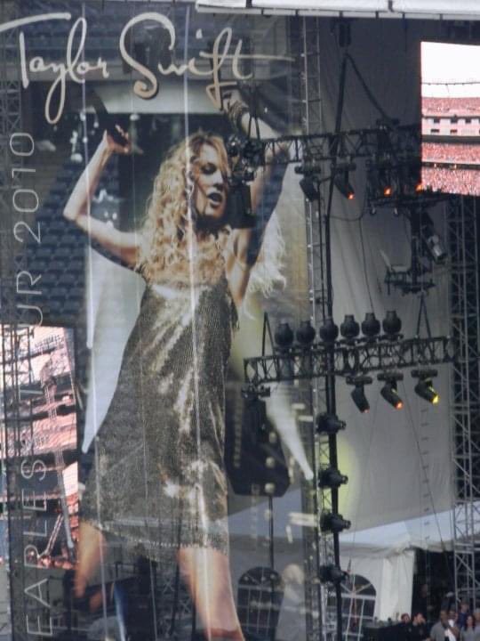 anne_h14's tweet photo. @taylornation13 @taylorswift13 #4YearsOfFearlessTaylorsVersion but 15 years of seeing Tay for the Fearless tour at Gillette Stadium #FoxyFoxborough 🥹💛✨🫶 https://t.co/2AbEo7s51N