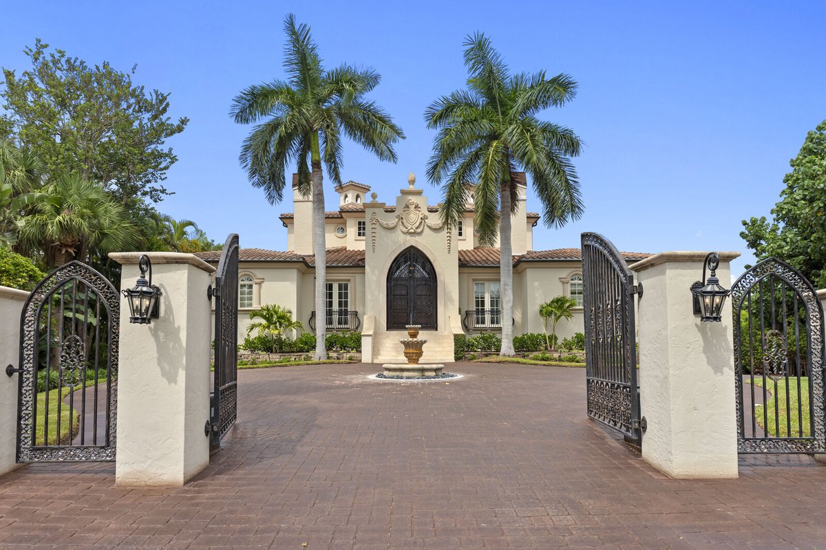 EliteLuxAuction's tweet photo. 📍AUCTION Without Reserve | Mon, April 14th
- Sarasota Bay Meets The Gulf of America
- Luxury Waterfront Living | Brokers 2.5%
- 6300 sqft | 5 En-suite Beds | 5.5 Bath | Elevator
- 4-Car Garage | Whole-House GenSet 
https://t.co/oIUhSrftwS https://t.co/YfY2hTuQ5F