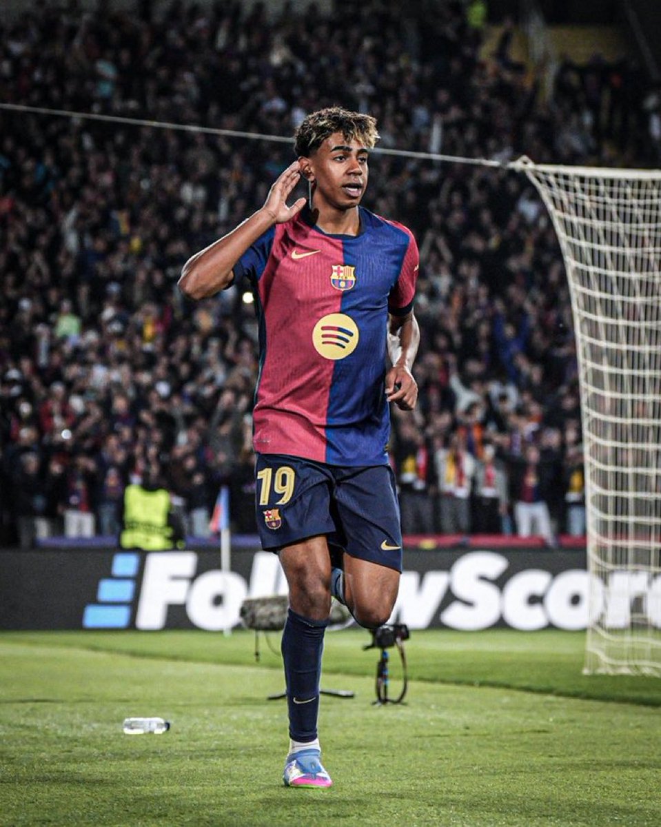 Lamine Yamal es el primer jugador en meter varios goles en diferentes series de la Champions League antes de tener 18 años.
Es el inicio de carrera de quien será un talento de época. 
Debe ser el jugador que fue más decisivo en su equipo y selección teniendo 16 y 17 años.