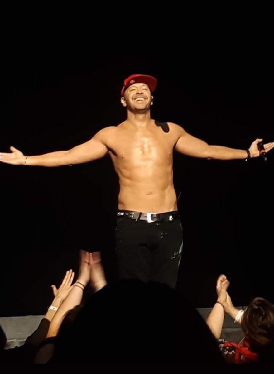 Chezsmom13's tweet photo. #DonnieEffectSyndrome #Donniegirls #WeMelt #IfelldownthestairsattheHanginToughTour #GoAheadLaughIdid ππ§‘π«Άππ€£π« π₯΅π₯ https://t.co/6afnsX8D86