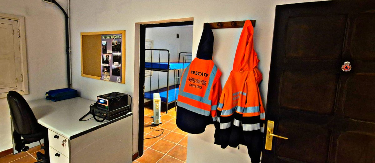 Una de las zonas más sensibles de #SantaCruz durante los Fenómenos Meteorológicos Adversos #FMA es #Anaga Por eso mantenemos un retén durante esta jornada con base en la antigua Casa Forestal. #AlertaLluvias