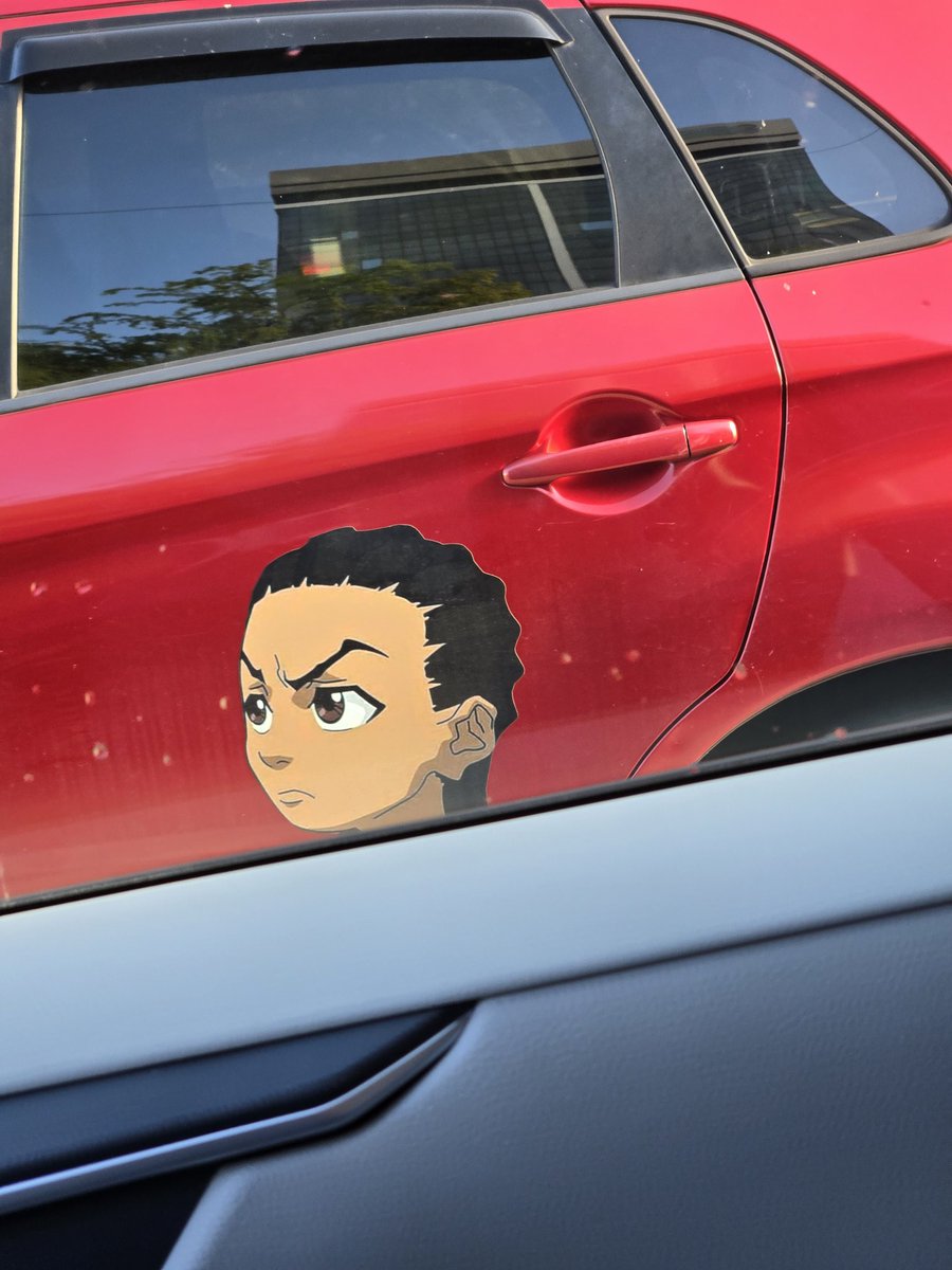 This Mitsubishi Outlander Sport has The Boondocks on it! Riley on one side and Huey on the other. Unfortunately couldn't get the Huey side 😞
#carspottingpr #carspotting #carspotter #boondocks #theboondocks #mitsubishi #mitsubishioutlandersport #car #pr #puertorico