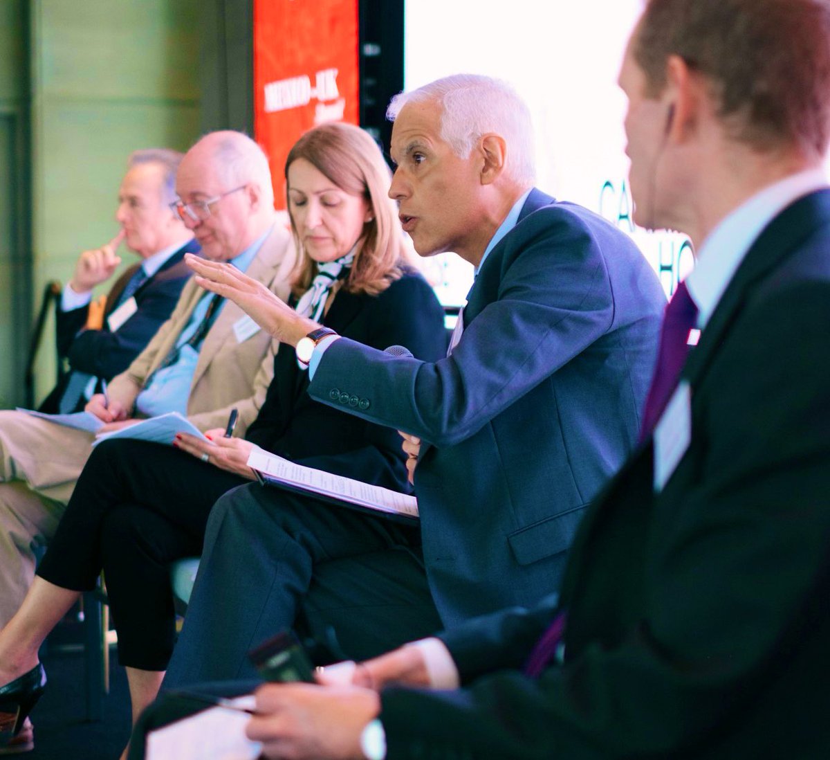 La turbulenta coyuntura global presenta oportunidades de colaboración México-Reino Unido que tomen en cuenta la importancia estratégica de nuestros respectivos vínculos con 🇺🇸 y nuestra vocación multilateralista.  

Gracias <a href="/Canning_House/">Canning House</a> por la invitación al 🇲🇽🇬🇧 Summit.