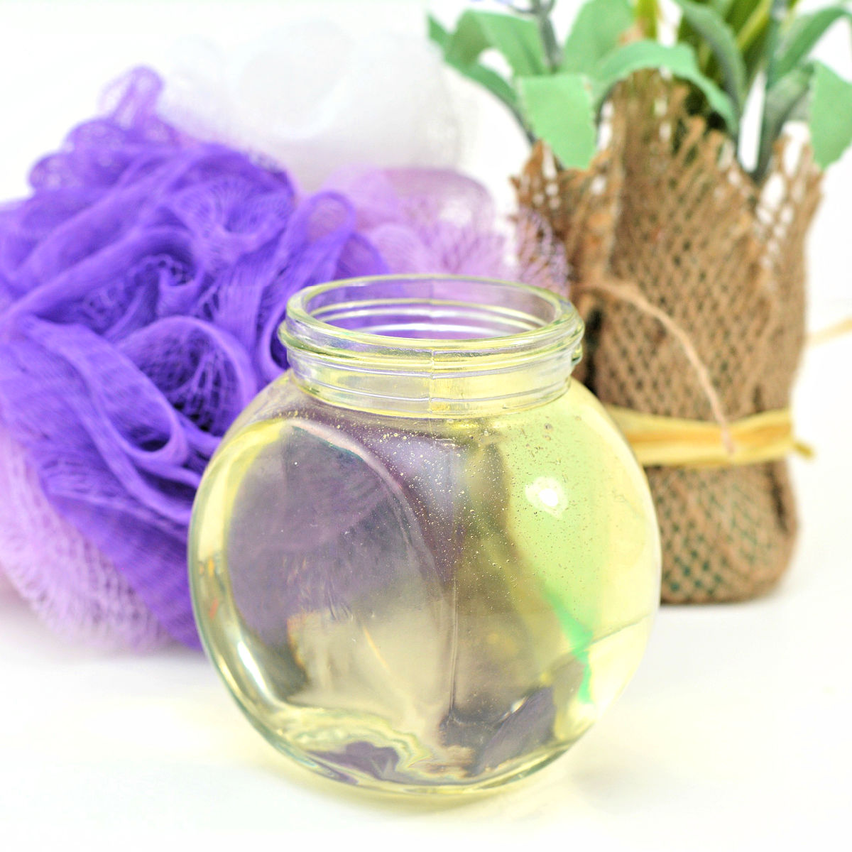 HappyMothering's tweet photo. Apple Cider Vinegar Hair Rinse Recipe: https://t.co/7BcfFzZSDK https://t.co/twvG4s2ldb