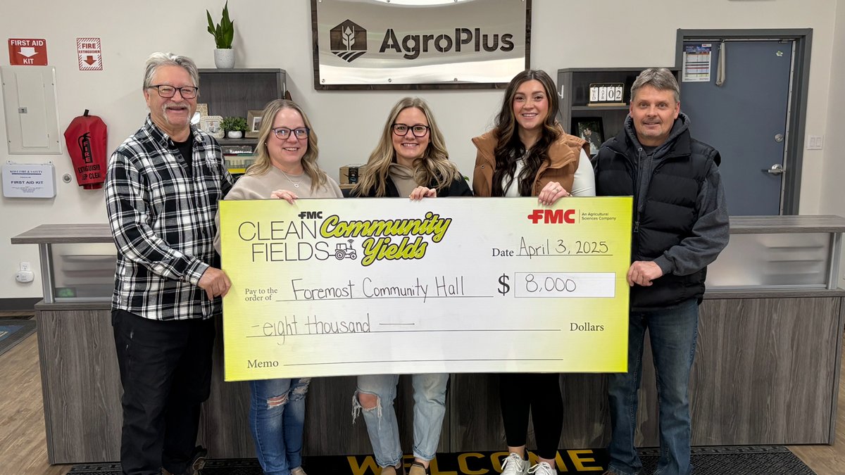 FMCAgCanada's tweet photo. Thanks to FMC Canada’s 2024 Clean Fields Community Yields program, local retailers like AgroPlus of Foremost, AB, were able to contribute $8,000 to support the Foremost Community Hall. #CFCY #westcdnag https://t.co/AbSm8YYE8q