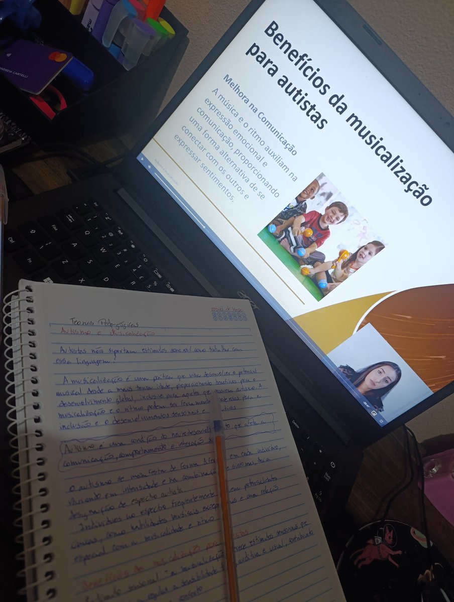 pqpdeiaa's tweet photo. Eu não escolhi o curso, o curso que me escolheu 👩🏻‍🎓🎓 #autismo #unicesumar https://t.co/nYozbXsYDe