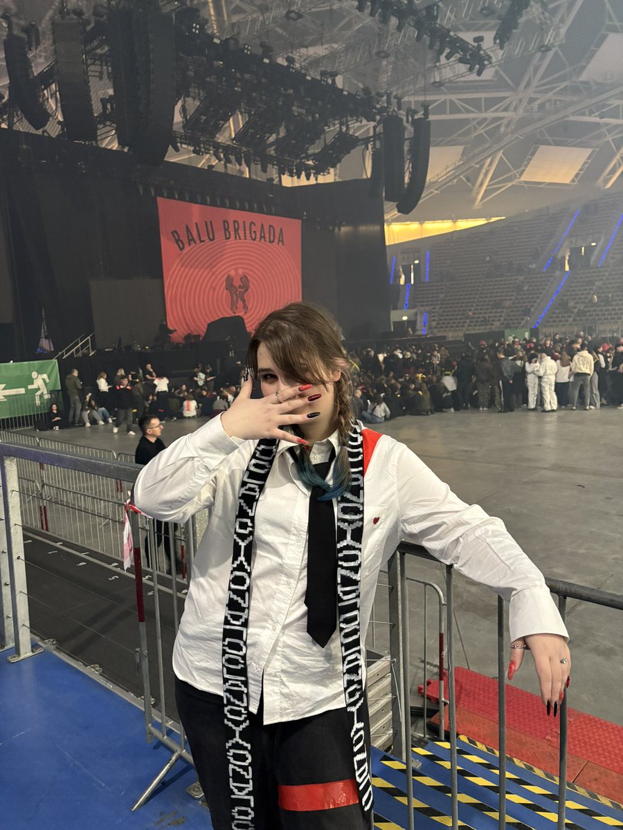 Pathetic_Cretin's tweet image. Me before twenty one pilots concert / me after twenty one pilots concert