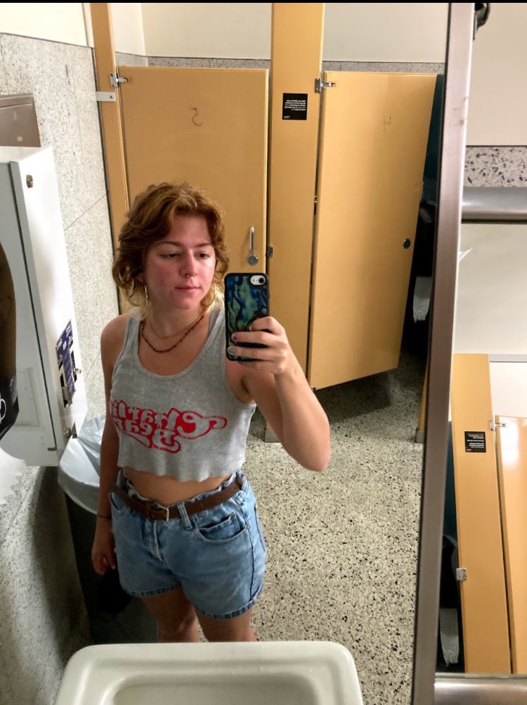 thesophmonster5's tweet photo. my day in the life at ASU was smoke till I got scared, get really sweaty walking to class, find bugs, and broken utilities https://t.co/Z8o53xh2c3