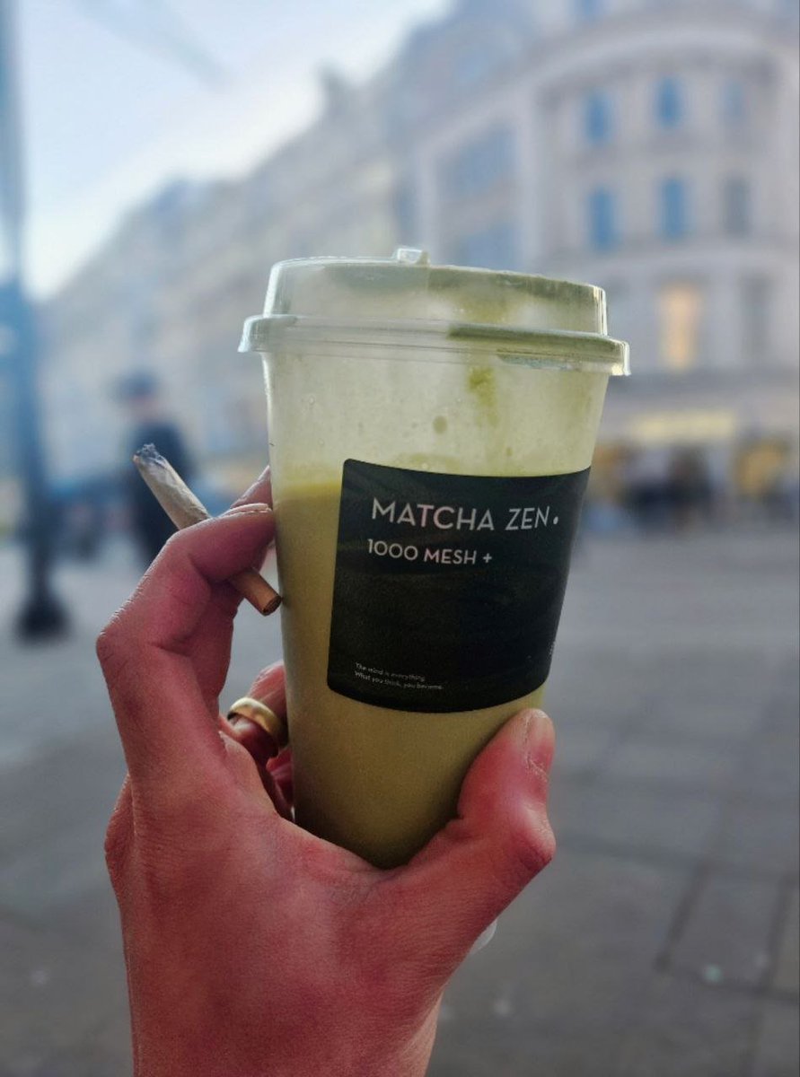 weedcoinOG's tweet image. From Manchester with love. 

Stay high, Weedcoiners. 

Let&apos;s start a smoking picture thread. 

How do you smoke?