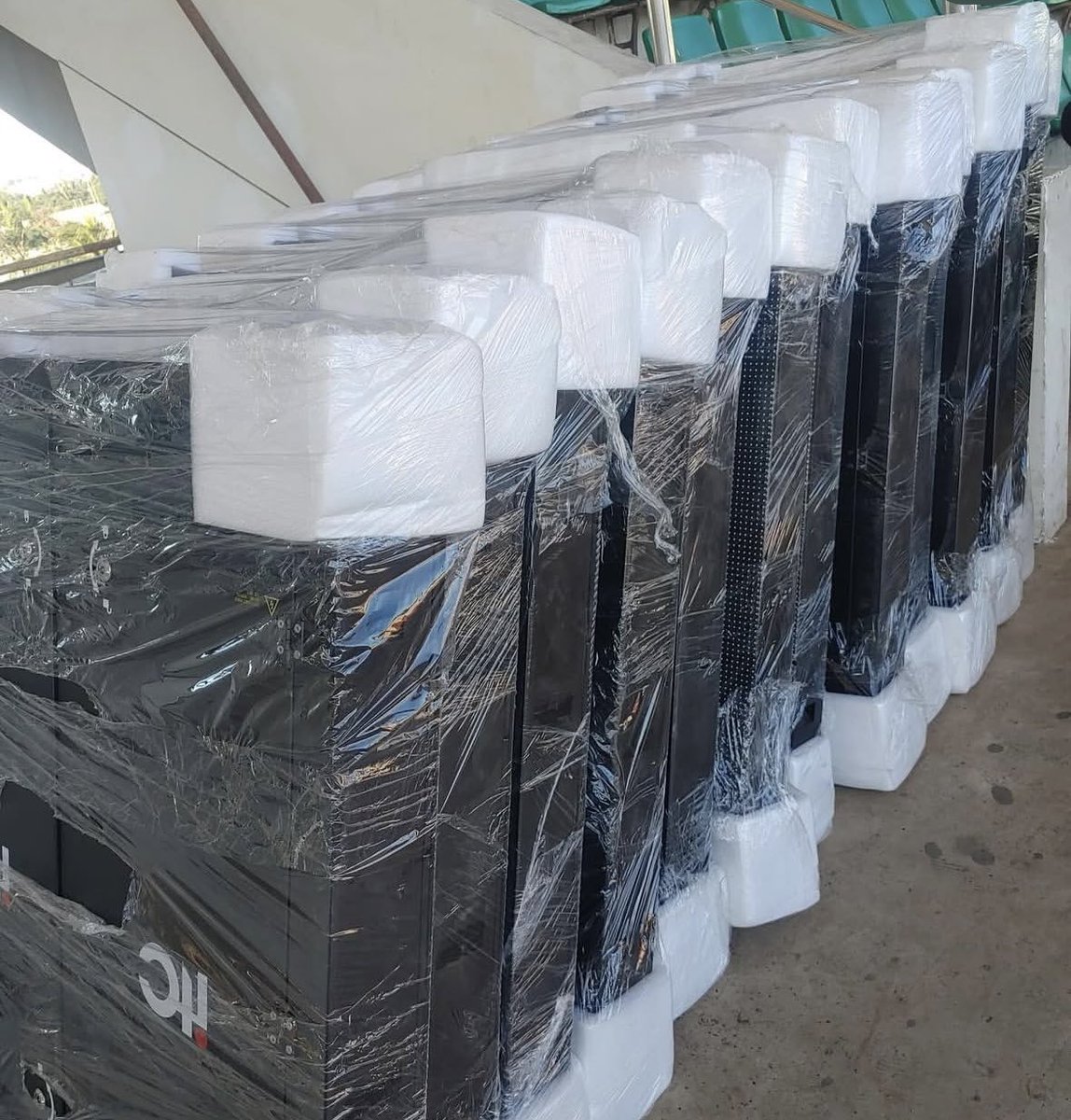 xfowz's tweet image. What made me happiest today was seeing the LED screen that our team @Creativelabtz_ built and installed, finally working at the MKAPA STADIUM and showcasing our team's victory. Seeing my work right there made me incredibly proud! 😀