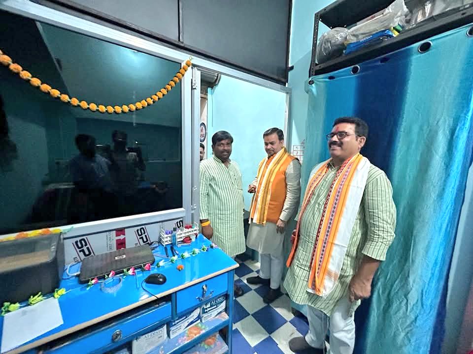 bjpanoopmlc's tweet photo. आज केसरीगंज (लहरपुर) सीतापुर में श्री कन्हैया गुप्ता जी के "गुप्ता पैथ लैब" का उद्घाटन किया ...

@BJP4India  @BJP4UP #anoopguptabjpteam #anoopguptabjpfans #anoopguptabjpmlc #anoopguptabjpteamlmp #anoopguptabjpteamlko #everyone #highlight #allfansbjp #bjpteam https://t.co/FqAMMfoEFj