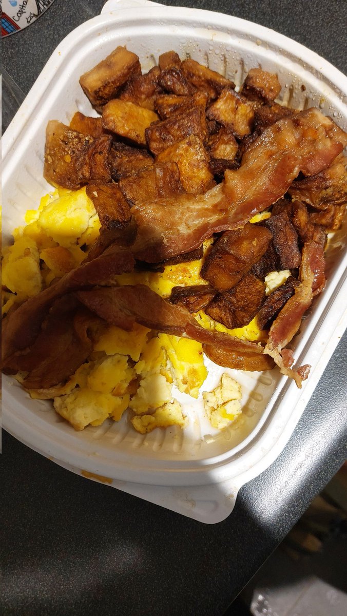 Gamer_085's tweet photo. @FarmBoy Why did you get rid of the seasoning on the breakfast potatoes?!? It was the best part, now they are flavorless. https://t.co/qaXnLRopyz