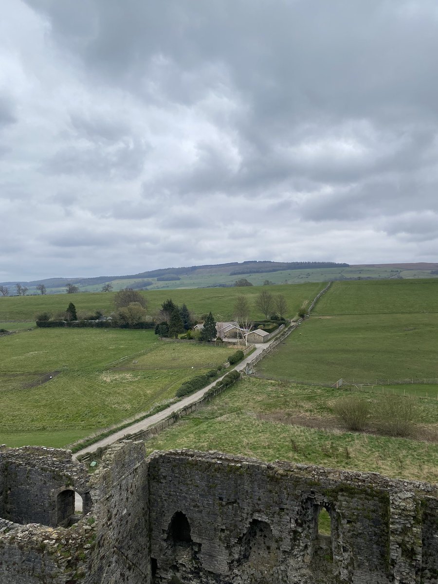 eleanorrg1483's tweet photo. Photos from the beautiful #MiddlehamCastle in #Wensleydale on this very cloudy day! ๐ฐโ๏ธ (I then promptly raided the gift shop as usual. Resistance is futile!) https://t.co/DSVjGIaIBr