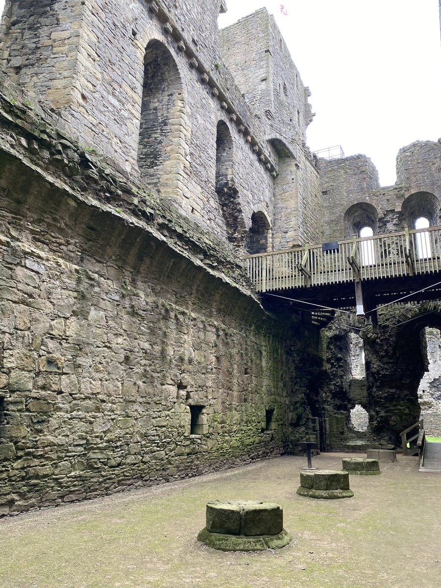 eleanorrg1483's tweet photo. Photos from the beautiful #MiddlehamCastle in #Wensleydale on this very cloudy day! ๐ฐโ๏ธ (I then promptly raided the gift shop as usual. Resistance is futile!) https://t.co/DSVjGIaIBr