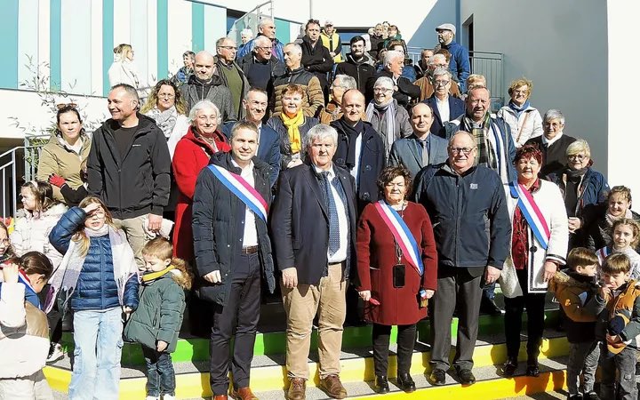 Simon Uzenat (@simonuzenat) on Twitter photo Samedi 1er mars, nous avons inauguré la nouvelle école publique « Le Sac de Billes », aux côtés de Nathalie Le Luherne, Maire de Plaudren, de Didier Étienne, adjoint aux travaux, en présence notamment de mes collègues parlementaires Yves Bleunven, Nicole Le Peih, d’<a href="/AnneGallo56/">Anne Gallo</a>, Samedi 1er mars, nous avons inauguré la nouvelle école publique « Le Sac de Billes », aux côtés de Nathalie Le Luherne, Maire de Plaudren, de Didier Étienne, adjoint aux travaux, en présence notamment de mes collègues parlementaires Yves Bleunven, Nicole Le Peih, d’<a href="/AnneGallo56/">Anne Gallo</a>,