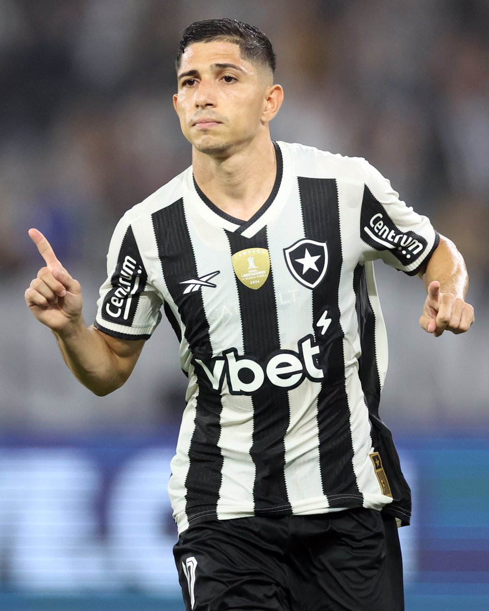 SofascoreBR's tweet image. Jefferson Savarino entre todos do @Botafogo desde que estreou no clube:

1º em Nota Sofascore (7.25)
1º em assistências (15)
1º em participações em gols (30)
1º em grandes chances criadas (20)
1º em passes decisivos (124)
1º em finalizações (136)
1º em finalizações no gol (59)
1º…