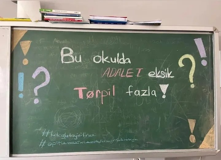 AhmetAy_1907's tweet photo. Hocalarımiz yanliz deildir.
#koloğlundaneoluyor
@meb_ogm @elazig_valiligi @elazigmem @elaziggundemcom @hepsielazig @elazighakimiyet
@numanhatipoglu @gurselerol62 https://t.co/9jcsBihjH6