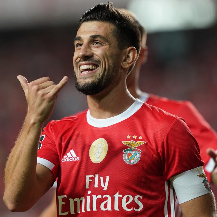 🚨 Estoril Praia está em conversações com Pizzi para reforçar o plantel em 2025/26, avança o <a href="/zerozeropt/">ZEROZERO</a>.
Os "Canarinhos" colocam em cima da mesa uma proposta de contrato válido por uma temporada, adianta a mesma fonte.
O atleta está vinculado ao APOEL, do Chipre.